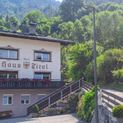 Haus Tirol im Sommer